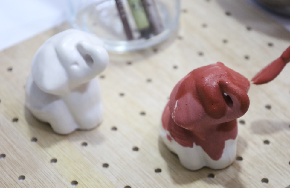陶器の象を色付けしてオリジナルの置物をつくろう！