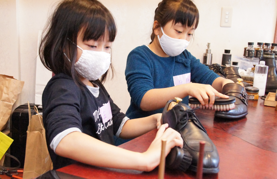 お父さんの靴をピカピカに♪ <br>プロに教わる靴磨き体験