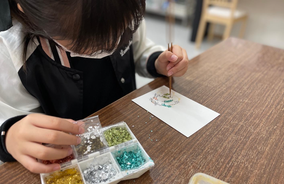 〈KYOTO KOUGEI WEEK 連動企画〉<br>キラキラにワクワク！<br>金彩でオリジナルはがきをつくろう